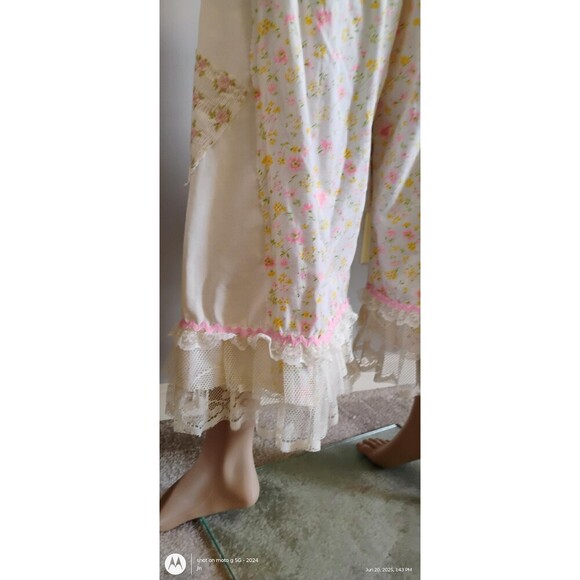 Floral Lace Trim Pajama Pants - Picture 6 of 9